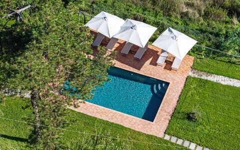 Villa Chicco: Edificio, Agua, El Terreno Del Lote, Diseño Urbano, Arquitectura, Vegetación, Hierba, Ocio, Paisaje, Barrio Residencial