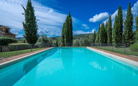 La Tesa Country House With Pool S. Gimignano: Azul, Piscina, Eco Hotel, Paisajismo, Hacienda, Hojas Perennes, Alerce, Villa