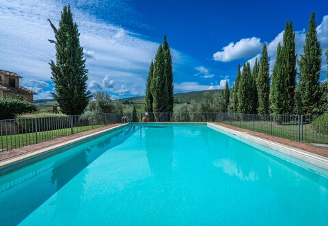 La Tesa Country House With Pool S. Gimignano: Azul, Piscina, Eco Hotel, Paisajismo, Hacienda, Hojas Perennes, Alerce, Villa