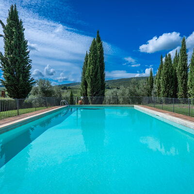 La Tesa Country House With Pool S. Gimignano: Azul, Piscina, Eco Hotel, Paisajismo, Hacienda, Hojas Perennes, Alerce, Villa