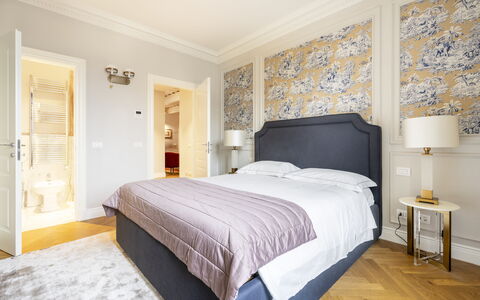 Albizi Penthouse Luxury Apartment In Florence By P: Mueble, Azur, Madera, Textil, Gabinetes, Diseño De Interiores, Edificio, Comodidad, Arquitectura, Suelo