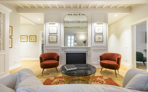 Albizi Penthouse Luxury Apartment In Florence By P: Mueble, Marco, Comodidad, Sala, Madera, Diseño De Interiores, Televisión, Club Silla, Piso, Suelo