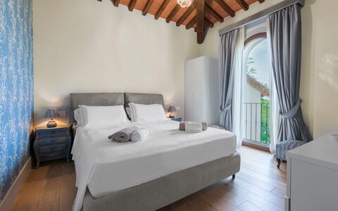 Ciliegino Spereto Apartment, Pool And Relax , Mont: Diseño De Interiores, Habitación, Casa, Mueble, Cama, Linos, Habitación, Lecho, Departamento, Marco De La Cama