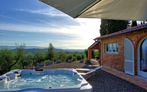 Casa Andrea: Agua, Cielo, Nube, Planta, Ventana, Edificio, Piscina, Azur, Sombra, Arquitectura