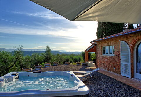 Casa Andrea: Agua, Cielo, Nube, Planta, Ventana, Edificio, Piscina, Azur, Sombra, Arquitectura