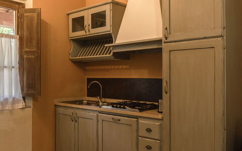 Borgo Dolciano: Gabinetes, Mostrador, Mueble, Edificio, Cajón, Cocina, Madera, Estufa De Cocina, Diseño De Interiores, Piso