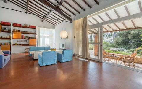 Poggetti San Luigi Country Home Follonica: Mesa, Mueble, Propiedad, Madera, Diseño De Interiores, Estante, Piso, Suelo, Pared, Silla