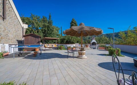 Bellavista Tuscany Apartment Panoramic Terrace: Cielo, Planta, Propiedad, Sombra, Maceta, Edificio, Mesa, Mueble Para Exteriores, Diseño Urbano, Paraguas