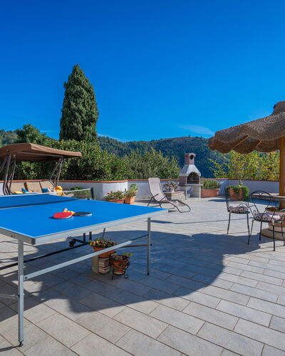 Bellavista Tuscany Apartment Panoramic Terrace: Cielo, Mesa, Planta, Mueble Para Exteriores, Sombra, Árbol, Edificio, Ocio, Paisaje, Piscina