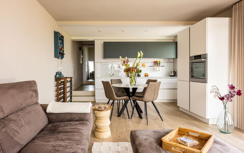 Melaiolo Modern Apartment With Pool, Montaione, To: Mueble, Diseño De Interiores, Piso, Suelo, Sofá, Pared, Habitación, Silla, Mesa, Sala