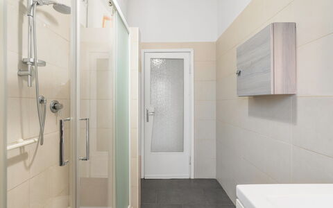 Romina Apartment, Florence, Campo Marte: Baño, Piso, Pared, Arreglo De Tubería, Suelo, Diseño De Interiores, Baño, Lavabo Del Baño, Plomería, Lavabo