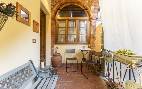 Lounge Flat Camaiore, Wifi, Versilia Coast: Mueble, Marco, Propiedad, Silla, Edificio, Mesa, Madera, Diseño De Interiores, Planta, Arquitectura