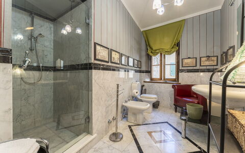 Lounge Flat Camaiore, Wifi, Versilia Coast: Propiedad, Arreglo De Tubería, Bañera, Baño, Ducha, Edificio, Diseño De Interiores, Arquitectura, Grifo, Suelo