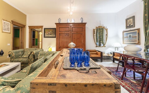 Lounge Flat Camaiore, Wifi, Versilia Coast: Marco, Mesa, Mueble, Propiedad, Gabinetes, Madera, Encendiendo, Silla, Cajón, Suelo