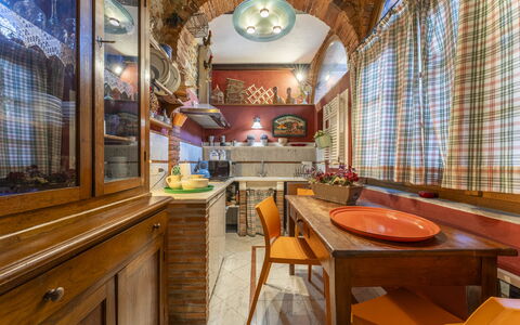 Lounge Flat Camaiore, Wifi, Versilia Coast: Mesa, Mueble, Propiedad, Madera, Diseño De Interiores, Silla, Encendiendo, Gabinetes, Edificio, Ventana