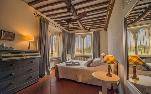 Villa Bongi: Pared, Mueble, Diseño De Interiores, Cama, Habitación, Encendiendo, Habitación, Sábana, Techo, Suelo