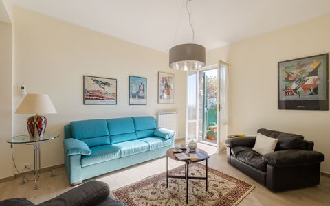 Casa Maria: Mueble, Diseño De Interiores, Piso, Sofá, Suelo, Habitación, Madera, Techo, Sala, Marco