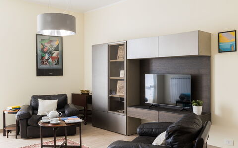 Casa Maria: Mueble, Estante, Librero, Estantería, Diseño De Interiores, Piso, Madera, Sala, Suelo, Habitación