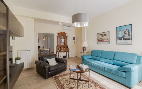 Casa Maria: Mueble, Diseño De Interiores, Sofá, Piso, Suelo, Habitación, Sala, Madera, Techo, Mesa