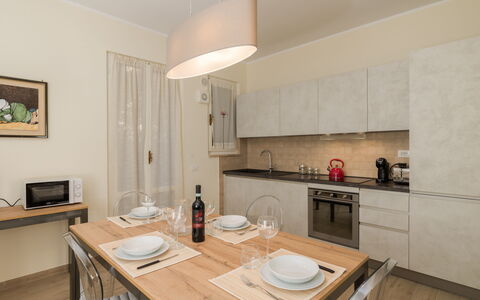 Casa Maria: Mueble, Diseño De Interiores, Piso, Madera, Mostrador, Suelo, Cocina, Habitación, Techo, Aparato De Cocina