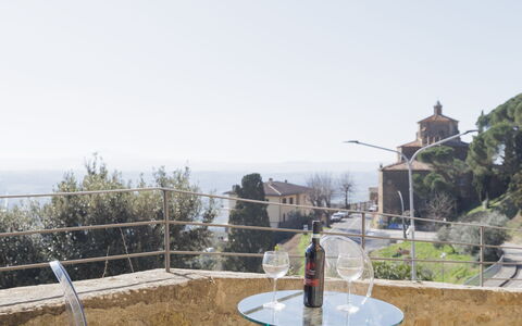 Casa Maria: Mueble, Silla, Mueble Para Exteriores, Mesa Al Aire Libre, Sombra, Mesa De Café, Balcón, Cocina Y Comedor Mesa, Restaurante, Patio