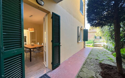 Casa Maria: Planta, Propiedad, Tiempo De Día, Edificio, Ventana, Sombra, Madera, Puerta, Arquitectura