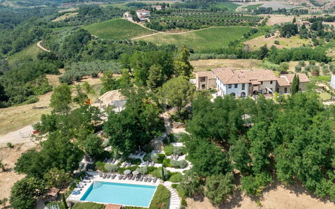 Punteriolo Spereto Family Apartment With Pool,: Árbol, Barrio Residencial, Paisaje, Vista Panorámica, El Terreno Del Lote, Asentamientos Humanos, Fotografía Aérea, Área Rural, Inmuebles, Piscina