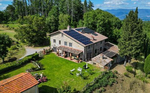 Montelucci Chianti Agrivilla: Planta, Edificio, Propiedad, Ventana, Cielo, Paisaje Natural, Árbol, Casa, El Terreno Del Lote, Tierras Altas