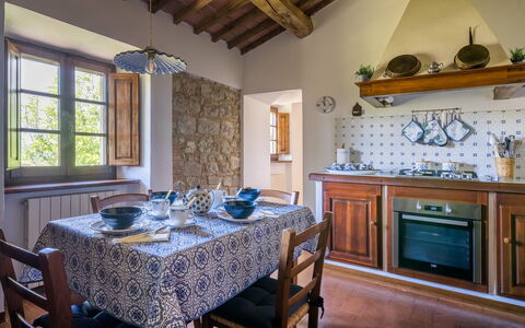 La Palazzina, Ville Di Corsano, Home And Pool: Casa, Mueble, Casa, Cocina Y Comedor Mesa, Cocina, Comedor, Silla, Planta De Casa, Gabinetes, Mostrador