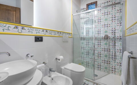 Le Torri, Borgo Campassini, Monteriggioni: Diseño De Interiores, Piso, Suelo, Arreglo De Tubería, Loseta, Grifo, Baño, Plomería, Habitación, Lavabo