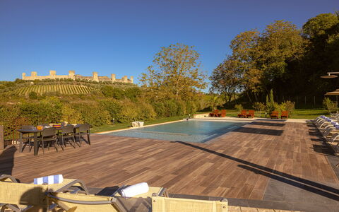 Il Borgo, Borgo Campassini, Monteriggioni: Mueble, Mueble Para Exteriores, Jardín, Silla, Mesa Al Aire Libre, Eco Hotel, Sombra, Piscina, Sunlounger, Paisajismo