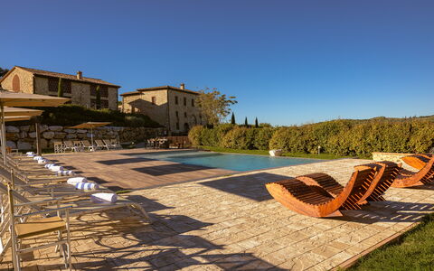 Il Borgo, Borgo Campassini, Monteriggioni: Casa, Piscina, Mueble Para Exteriores, Recurso, Inmuebles, Villa, Casa De Campo, Sunlounger, Eco Hotel, Hacienda
