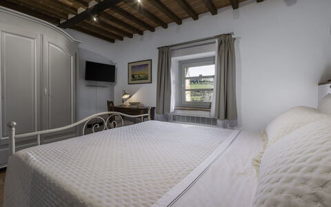 Il Borgo, Borgo Campassini, Monteriggioni: Mueble, Diseño De Interiores, Habitación, Techo, Cama, Habitación, Suelo, Casa, Piso, Encendiendo