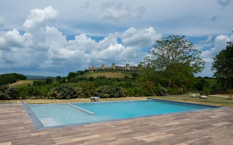La Piazzetta, Borgo Campassini, Monteriggioni: Piscina, Jardín, Losa, Paisajismo, Sombra, Suelos De Madera, Pasarela, Patio Interior, Mueble Para Exteriores, Loseta