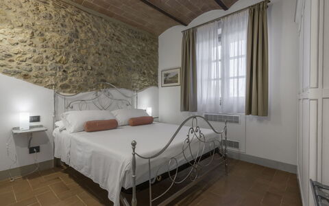 La Piazzetta, Borgo Campassini, Monteriggioni: Diseño De Interiores, Habitación, Mueble, Techo, Cama, Habitación, Piso, Suelo, Lecho, Encendiendo