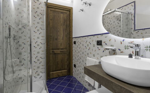 La Piazzetta, Borgo Campassini, Monteriggioni: Pared, Diseño De Interiores, Arreglo De Tubería, Piso, Suelo, Baño, Grifo, Plomería, Loseta, Casa