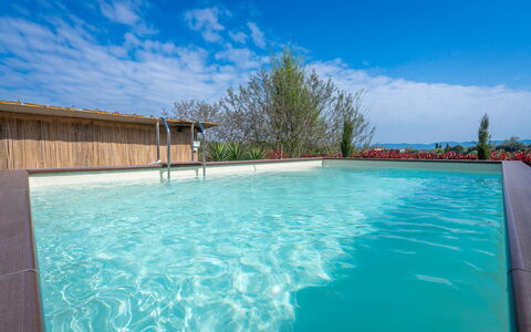Borgo House In Florentine Hills With Pool: Azul, Piscina, Agua, Material Compuesto, Recurso, Eco Hotel, Ocio, Sombra, Manchas De Madera, Fuente De Agua