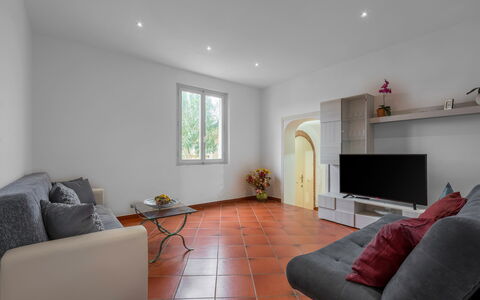 Borgo House In Florentine Hills With Pool: Diseño De Interiores, Mueble, Piso, Pared, Suelo, Techo, Sofá, Habitación, Sala, Encendiendo