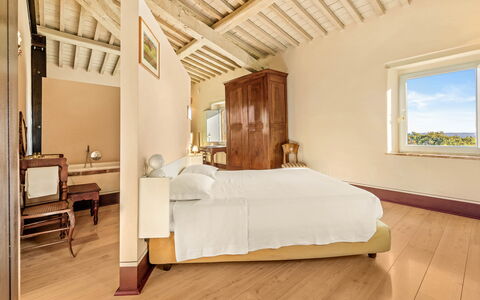 Terra Quercus: Cama, Pared, Habitación, Diseño De Interiores, Sábana, Mueble, Lecho, Techo, Piso, Suelo