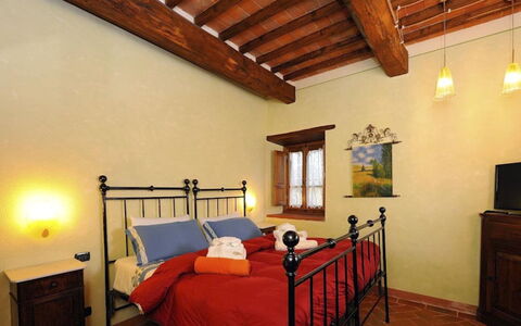 Mulino della Villa: Pared, Diseño De Interiores, Mueble, Habitación, Techo, Cama, Piso, Suelo, Habitación, Marco De La Cama