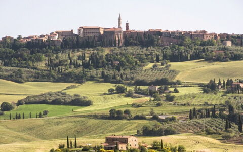 Prugnolo: Paisaje, Pradera, Llanura, Campo, Torre, Castillo, Prado, Aguja, Pasto, Plantación