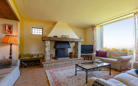 Villa la Felce: Mueble, Diseño De Interiores, Madera, Techo, Piso, Suelo, Habitación, Silla, Sala, Sofá