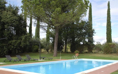 Villa del Lago: Piscina, Sombra, Inmuebles, Hacienda, Jardín, Césped, Paisajismo, Patio Interior, Yarda, Villa