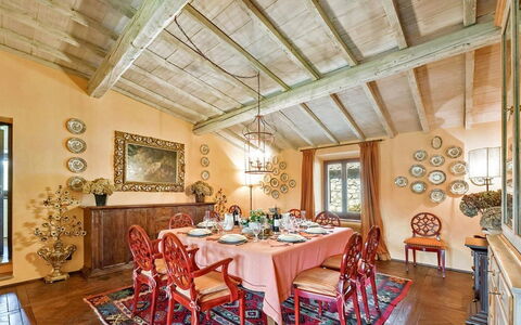 Villa Aiola: Mueble, Diseño De Interiores, Pared, Piso, Techo, Mesa, Silla, Encendiendo, Suelo, Comedor