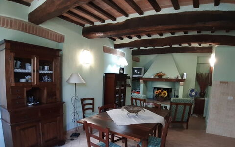 Il Bosco: Mueble, Diseño De Interiores, Madera, Piso, Silla, Mesa, Habitación, Techo, Encendiendo, Cocina Y Comedor Mesa