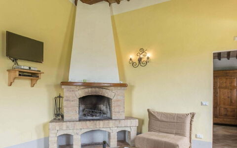 Podere Aurora: Pared, Piso, Diseño De Interiores, Suelo, Mueble, Hogar, Techo, Habitación, Casa, Sala