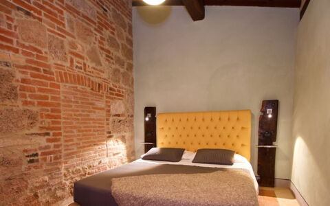 Podere della Bruciata: Pared, Habitación, Mueble, Diseño De Interiores, Cama, Piso, Suelo, Sábana, Techo, Habitación