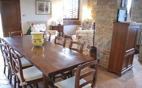 Magnolia e Camelia: Mueble, Piso, Mesa, Diseño De Interiores, Madera, Suelo, Silla, Cocina Y Comedor Mesa, Comedor, Habitación