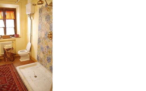 Poggio Aperto: Pared, Piso, Diseño De Interiores, Suelo, Habitación, Asiento Del Baño, Baño, Arreglo De Tubería, Techo, Loseta