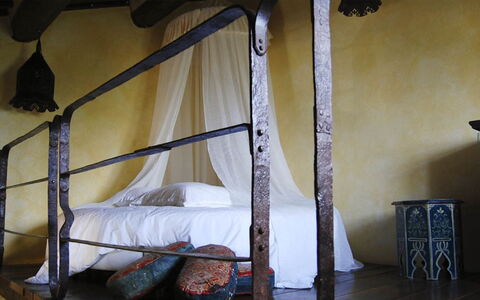 Poggio Aperto: Madera, Suelo, Habitación, Cama Con Dosel, Marco De La Cama, Cama, Linos, Lecho, Madera Dura